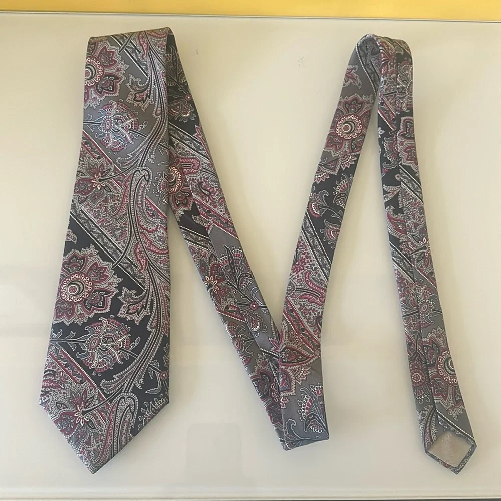 Christian Dior Vintage Gray Botanical Paisley Print 100% Silk Neck Tie